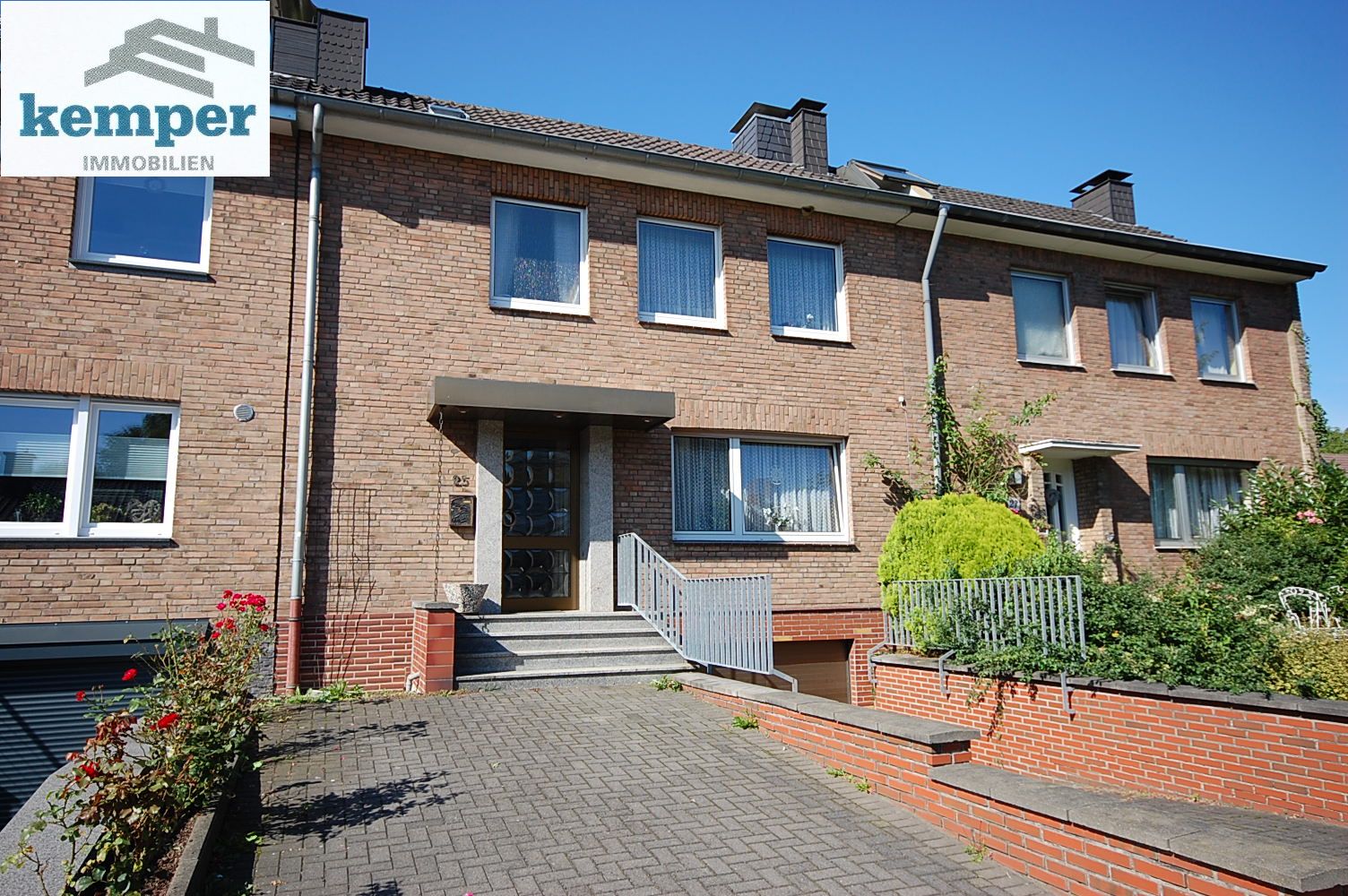 Kleine Familie bzw. Handwerker gesucht! Reihenmittelhaus m. Garage u. 2 Stellpl.