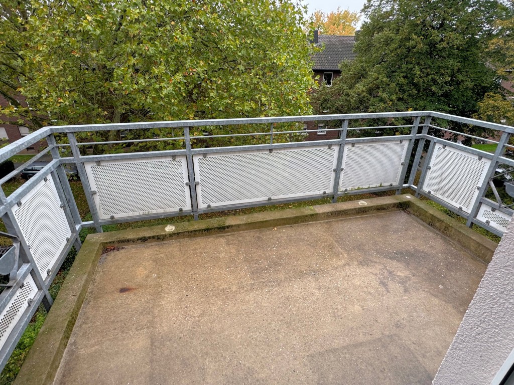 WOHNEN IM GRÜNEN! Helle Wohnung m. Balkon im