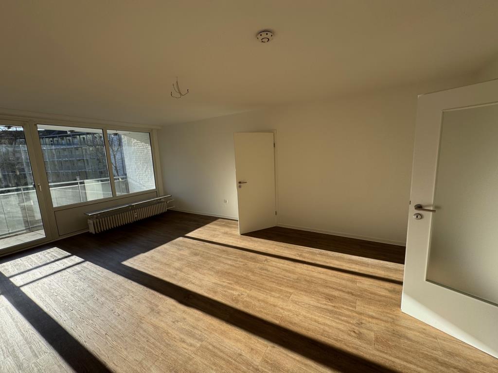 Moderne u. neu sanierte 4-Zi.-Whg. mit 3 Balkonen