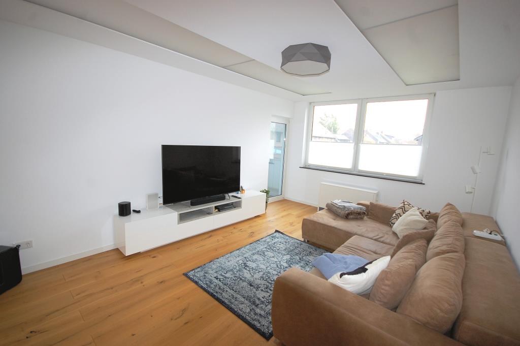 Moderne u. neuwertige ETW mit Balkon u. Einbauküche