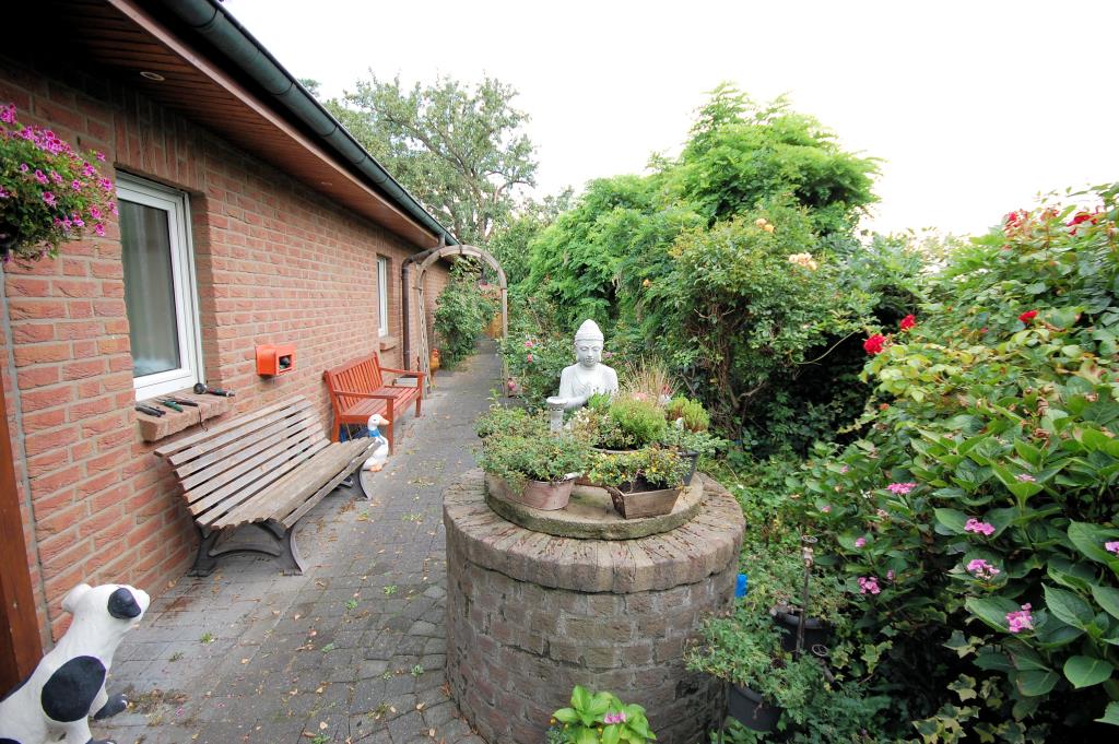 Ruhe-Oase im Grünen mit großem Garten, Garage und Stellplätzen