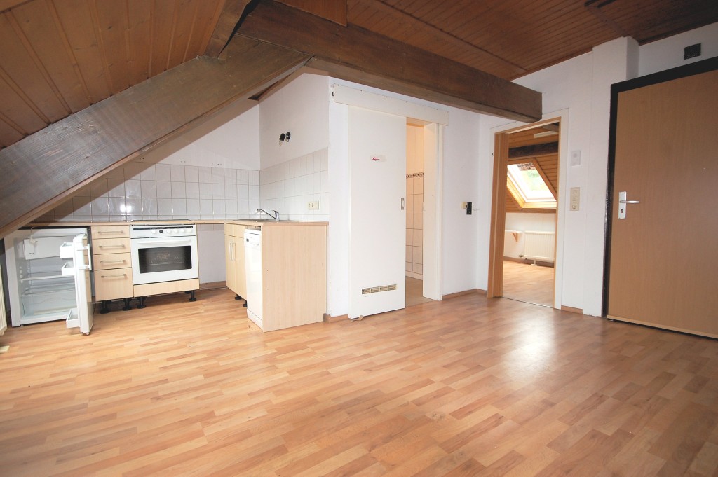 Gemütliche Dachgeschosswohnung im 4-Parteienhaus