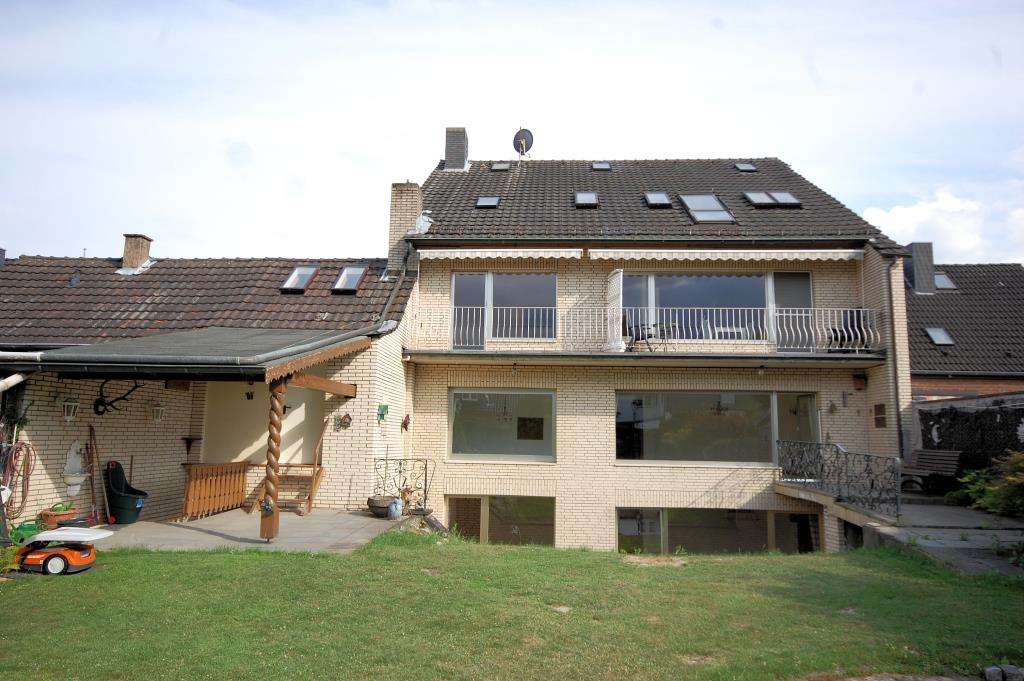 3-Fam.-Haus mit schönem Grundstück