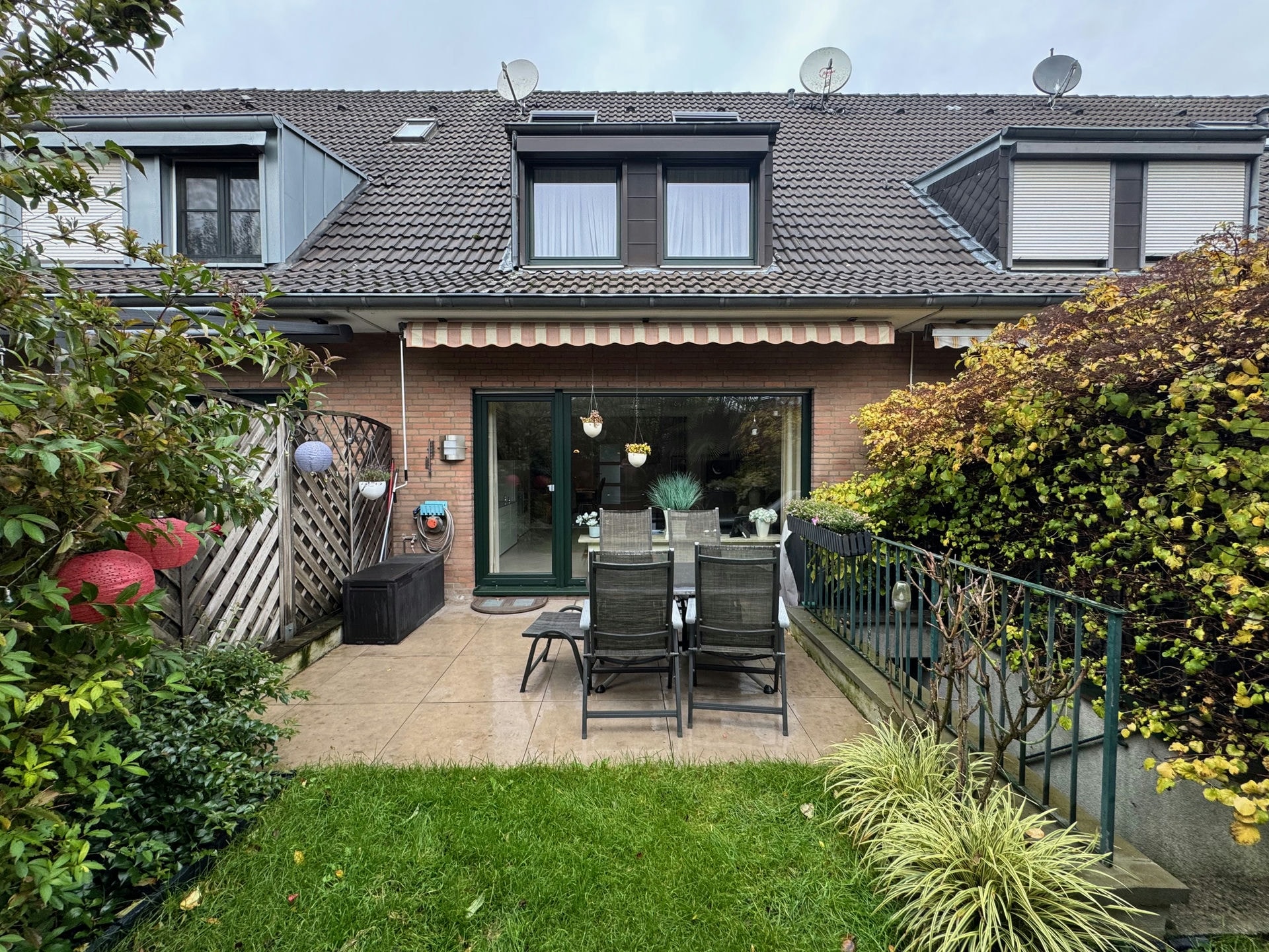 Modernisiertes u. solides RMH m. Garage u. Stellplatz