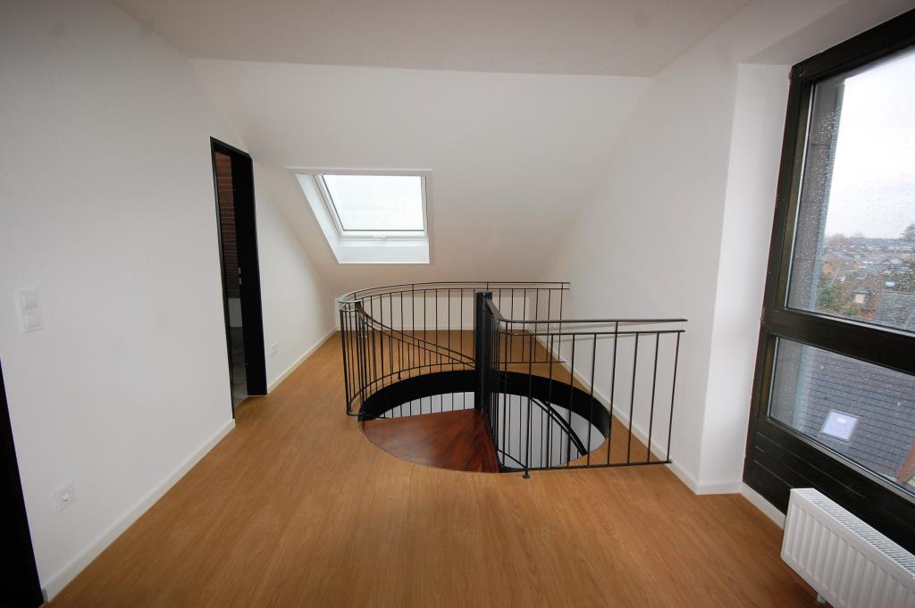 Hochwertig renovierte Maisonette-Wohnung m. Balkon