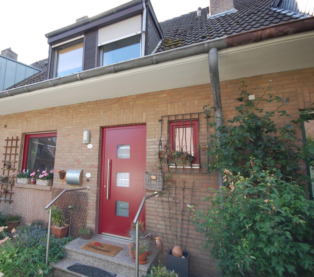 Solides Reihenhaus mit Garage