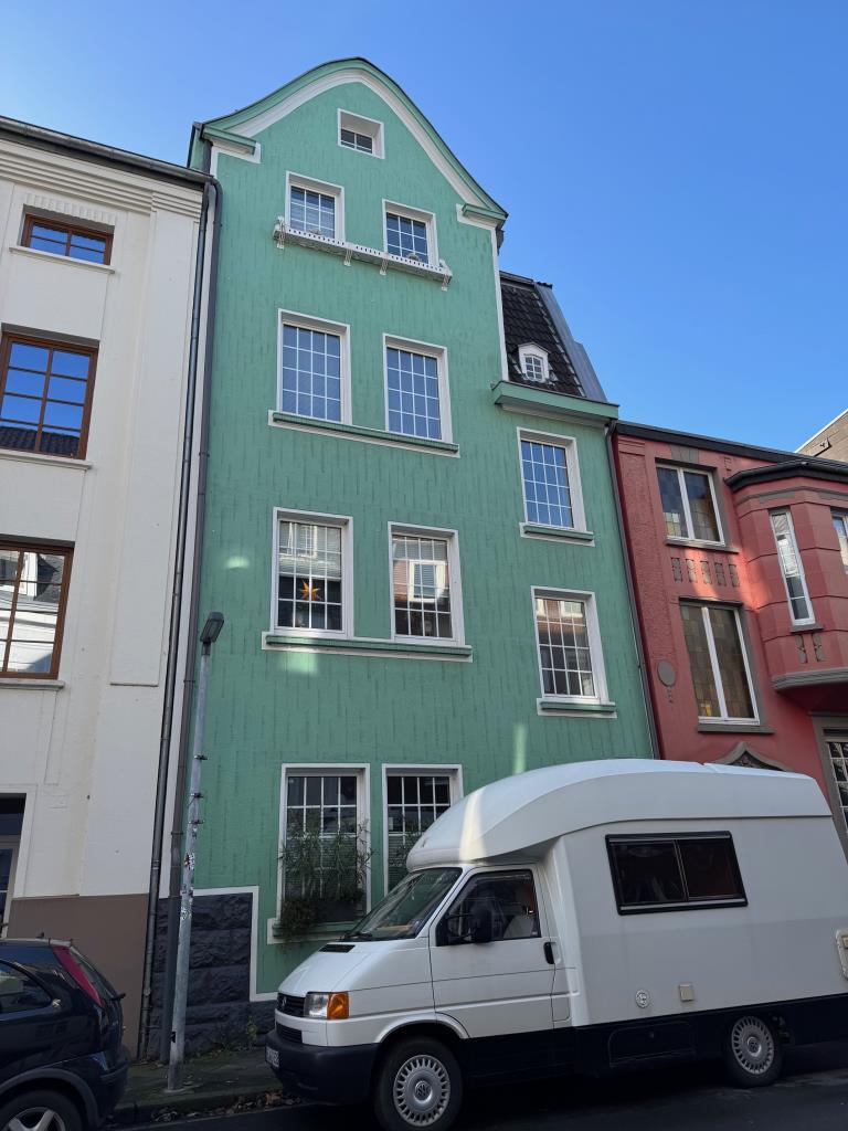 Gute Kapitalanlage: 4-Fam.-Haus mit großer Dachterrasse in gefragter Innenstadtlage
