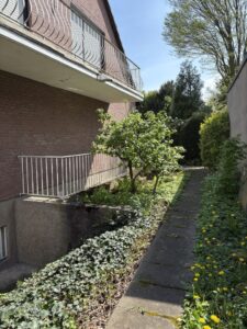 Seitlicher Gartenzugang