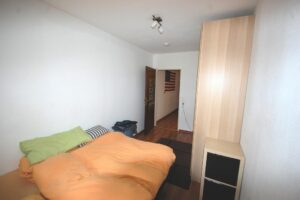 Schlafzimmer (2)