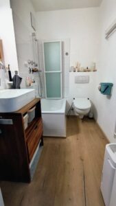 modernes Wannenbad