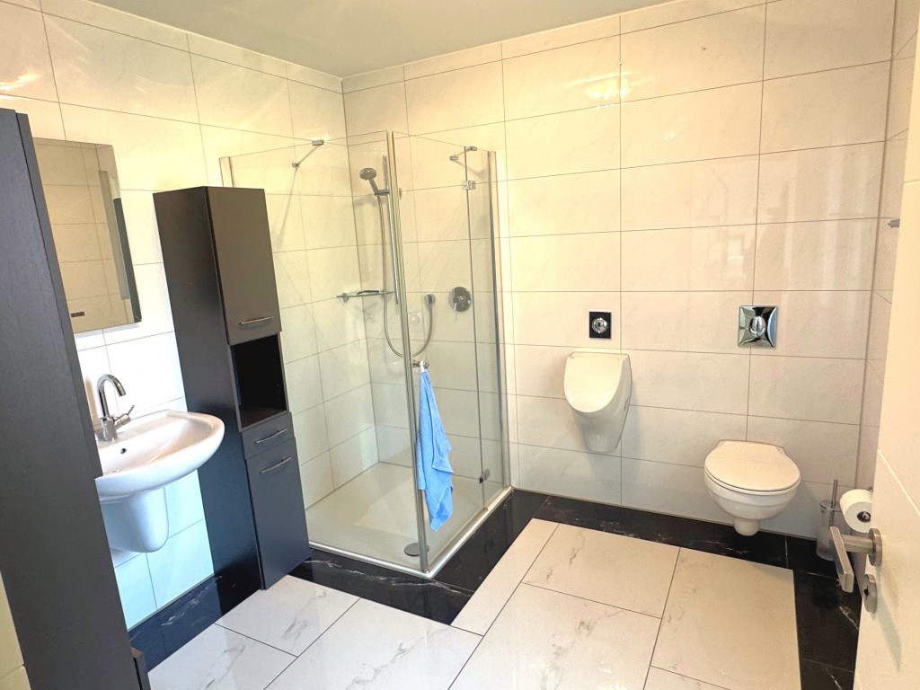 G-WC mit Dusche